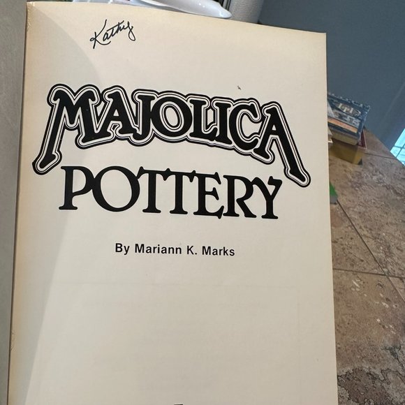 Majolica Pottery and Collectors Encyclopedia of Fiesta Books - Picture 3 of 8